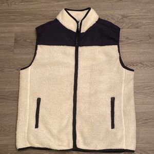 Crown & Ivy  Faux Fur Soft Sleeveless Fleece Zip Up Vest Size L